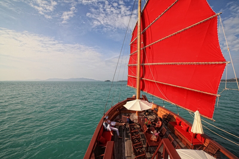 Круизы на старинном паруснике «Красный барон», остров Самуи, Таиланд