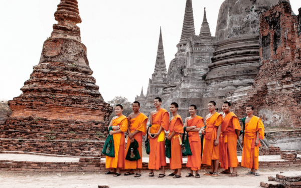 Монахи в Wat Mahatat, Аюттайя